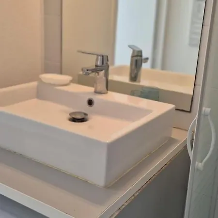 Apartment T2 A 6 Min A Pied De La Avec Piscine