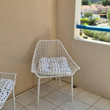 T2 A 6 Min A Pied De La Avec Piscine *